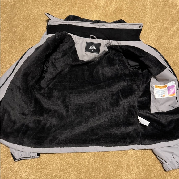 Women's Gray Ski Jacket with Hood - Picture 5 of 7